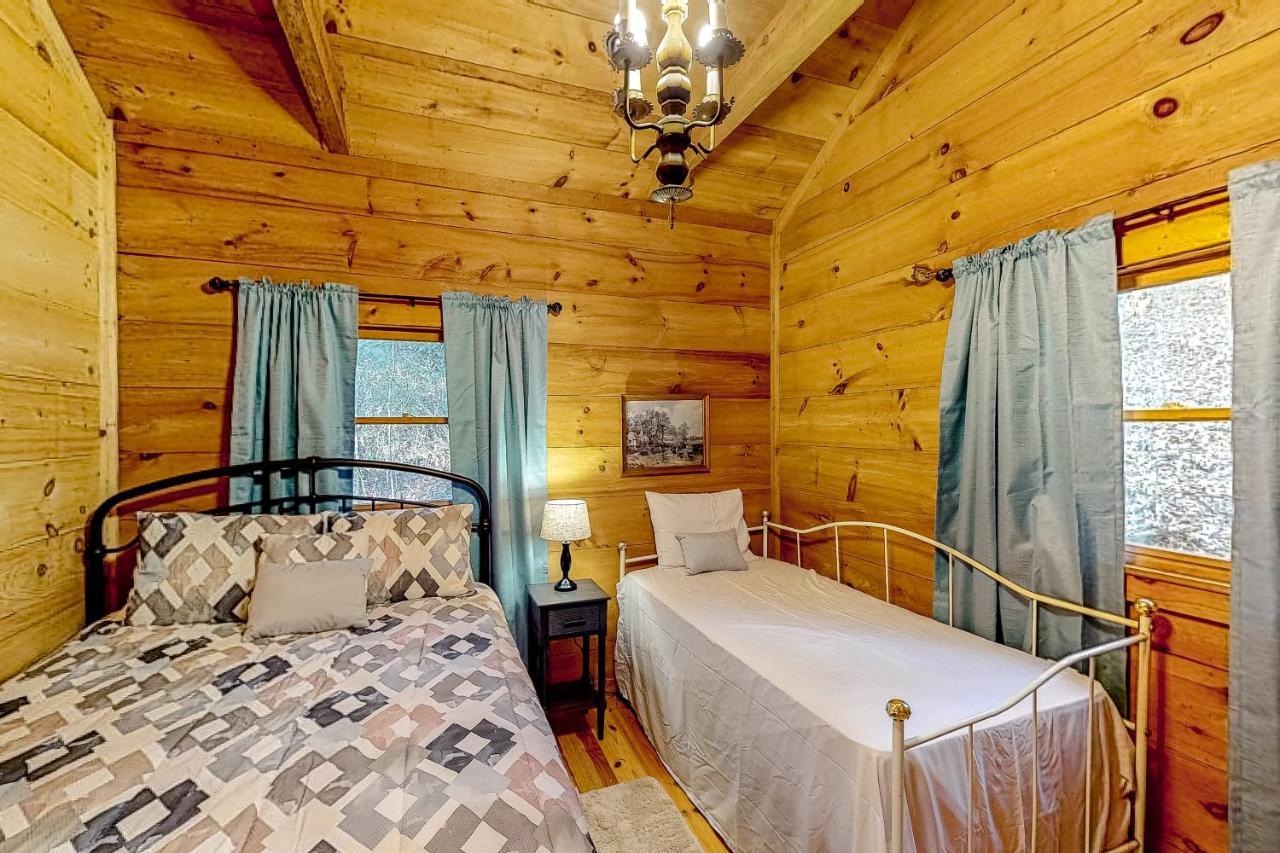 The Scaly Mountain Cabin Екстериор снимка